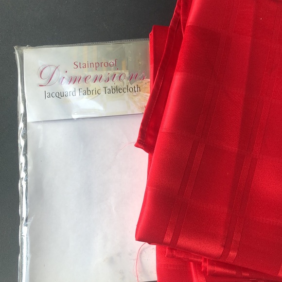 Dimensions Jacquard Fabric Tablecloth - Picture 2 of 3